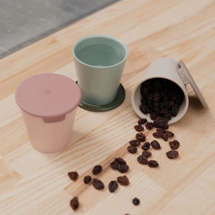 bibs-bibs-set-de-tasses-avec-couverture-apprentissage-repas-1.jpg BIBS SET DE TASSES AVEC COUVERTURE – Image 2