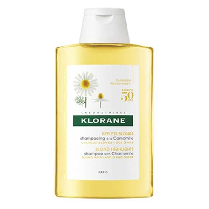 klorane-klorane-shampooing-a-la-camomille-reflets-blonds-200-ml-shampoing-cheveux-colores.jpg KLORANE SHAMPOOING A LA CAMOMILLE REFLETS BLONDS 200 ML – Image 1