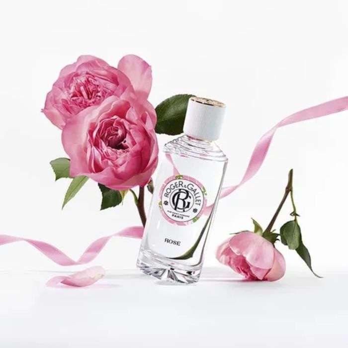 roger-et-gallet-roger-et-gallet-rose-eau-parfumee-bienfaisante-100ml-parfums-1.jpg ROGER ET GALLET ROSE Eau Parfumée Bienfaisante 100ml – Image 2