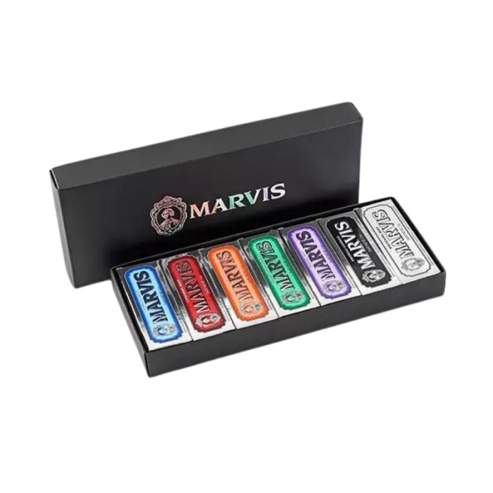 marvis-marvis-set-de-7-mini-dentifrices-aromatises-7x25-ml-dentifrices.jpg MARVIS SET DE 7 MINI DENTIFRICES AROMATISES 7X25 ML – Image 1