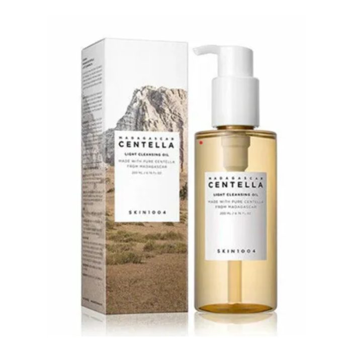 skin-1004-skin-1004-madagascar-centella-light-cleansing-oil-200-ml-produits-coreens.jpg SKIN 1004 MADAGASCAR CENTELLA LIGHT CLEANSING OIL 200 ML – Image 1